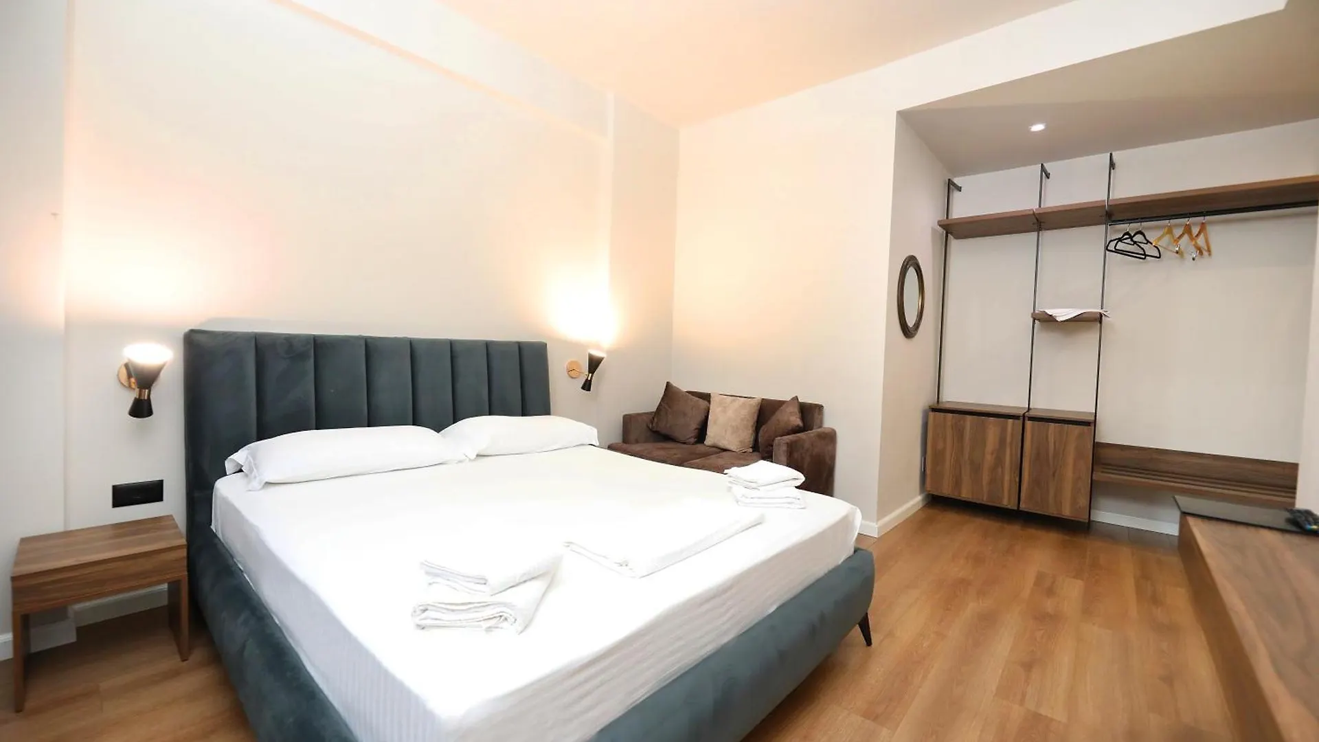 Hotel Libertas Vlorë 4*,  Albanien
